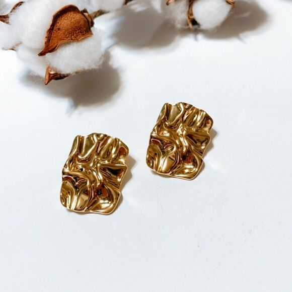 Textured geo stud earrings N254 - Picture 5 of 7